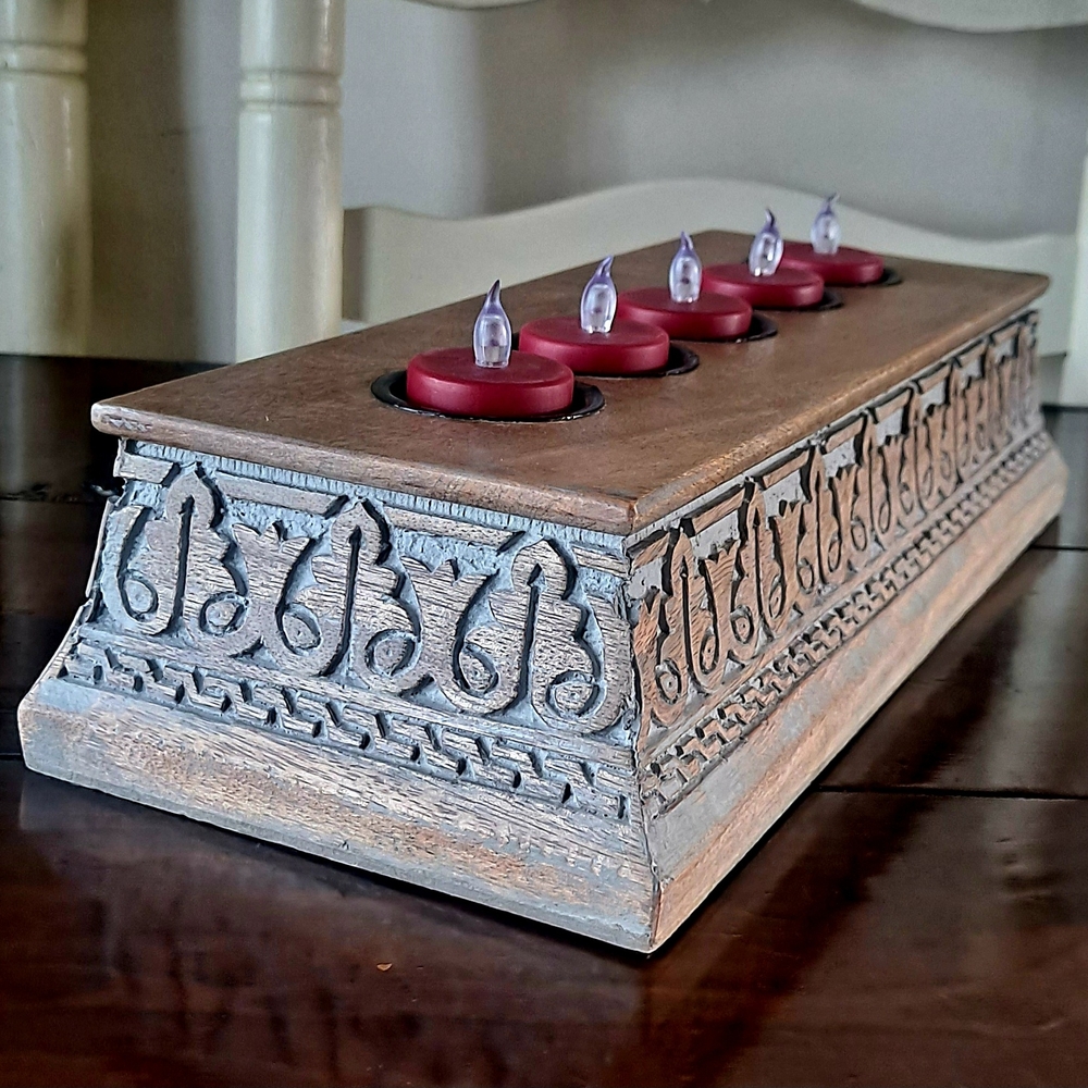 🕯Elegant Brown and Red Candle Holder Accent